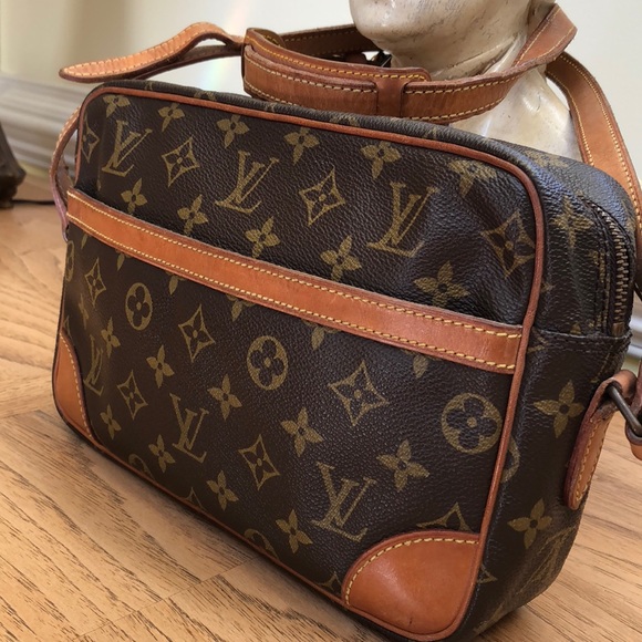❤️Louis Vuitton Crossbody ❤️ - Picture 2 of 8